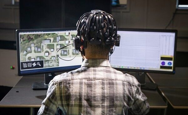 ساخت هوش مصنوعی که ۲۵۰ پهپاد را کنترل می کند