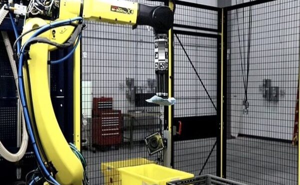 بازوی رباتیک آمازون قادر به شناسایی بسته های مختلف است