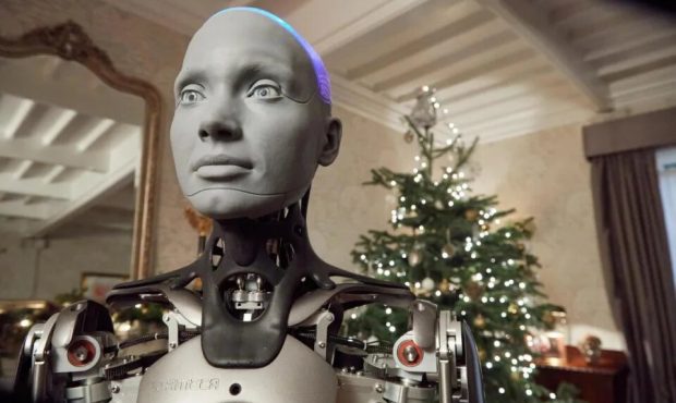 پیام تبریک کریسمس یک ربات در تلویزیون انگلیس